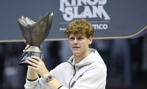 Italiano Jannik Sinner falha Masters 1.000 de Paris devido a vírus intestinal