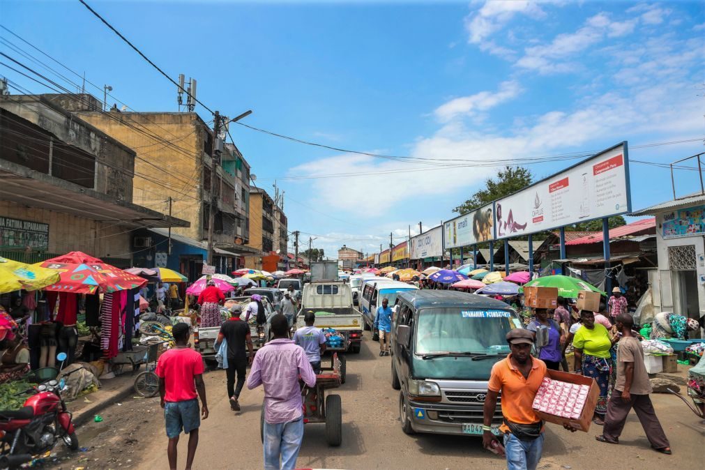 Num dia tenso, Maputo já se prepara para 