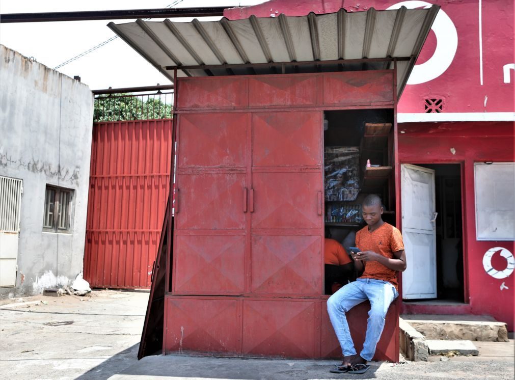 Em Maputo trabalha-se de porta entreaberta em dia de paralisação