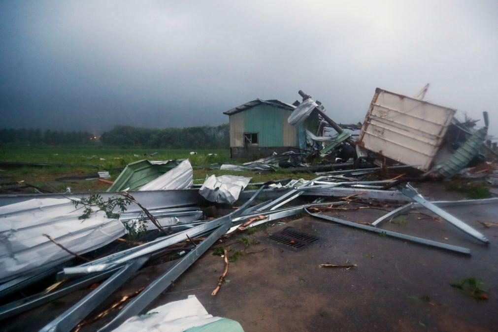 Tufão Kong-rey causa dois mortos e 500 feridos em Taiwan