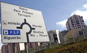 Dois homens esfaqueados de madrugada junto à estação da CP de Rio de Mouro