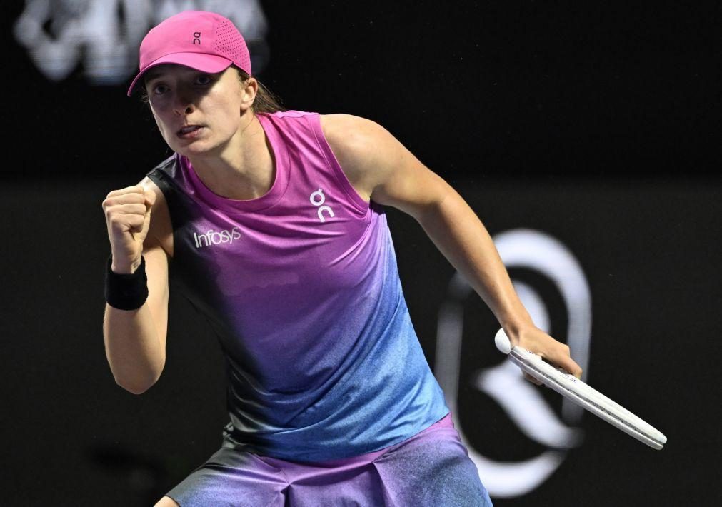 Iga Swiatek regressa à competição com triunfo nas Finais WTA