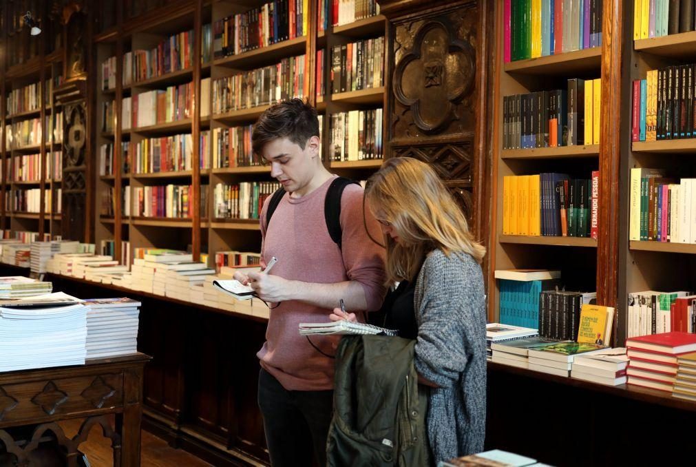 Programa Cheque-Livro começa hoje para cerca de 220 mil jovens de 18 anos