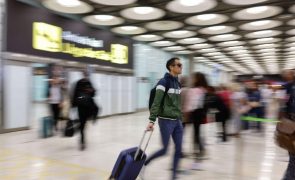 Chuvas levam a cancelamento de voos e desvios no aeroporto de Barcelona