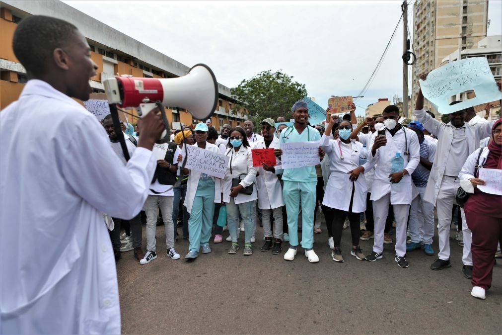 Médicos marcharam em Maputo pedindo 