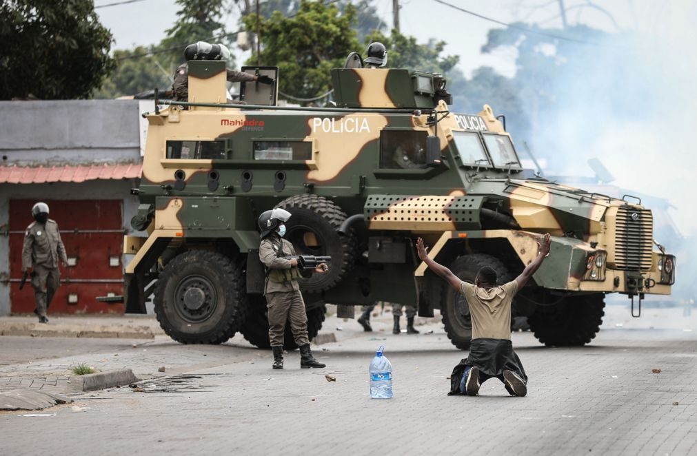 Pelo menos três mortos e 66 feridos na quinta-feira em confrontos em Maputo