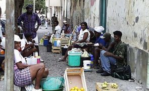 Mulheres cabo-verdianas na economia informal recebem menos 40% que os homens