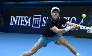 Sinner supera Fritz, Medvedev conquista primeira vitória nas ATP Finals