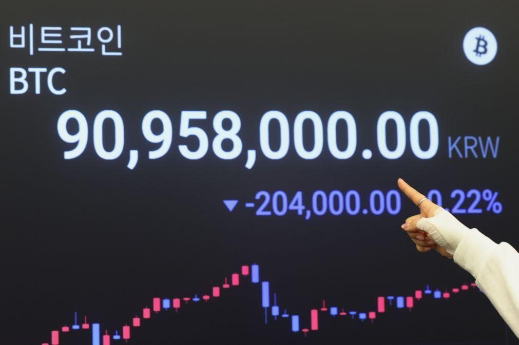 Bitcoin ultrapassa pela primeira vez a barreira de 90.000 dólares