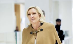 Tribunal de Paris pede cinco anos de prisão e inelegibilidade para Marine Le Pen