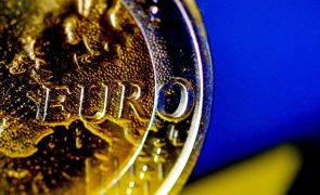 Euro cai para mínimo de mais de um ano face ao dólar e 3,9% desde a vitória de Trump