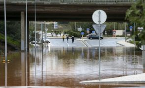 Chuva intensa alagou estradas, caves e lojas em Albufeira e Olhão