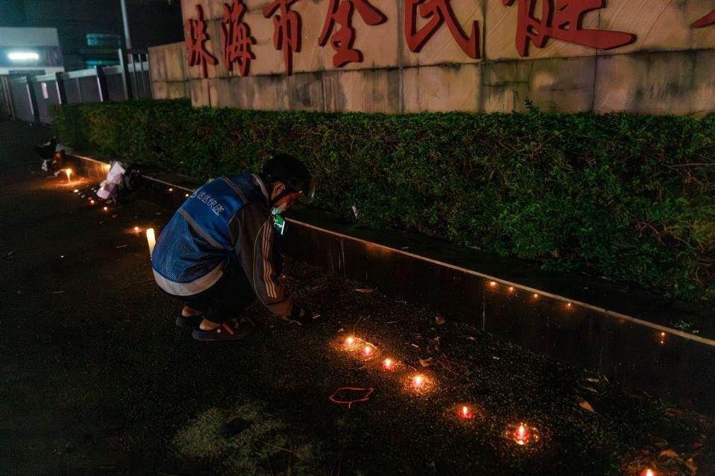 Veículo atropela várias pessoas em frente a escola primária na China