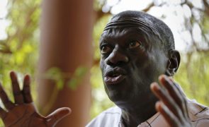 Mulher do líder histórico ugandês Kizza Besigye diz que marido foi raptado no Quénia