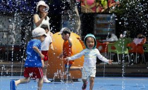 Número de crianças afetadas por ondas de calor e inundações vai aumentar oito vezes após 2050