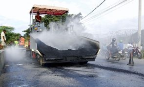 Governo timorense aprova 97,47 milhões de dólares para reabilitar estradas