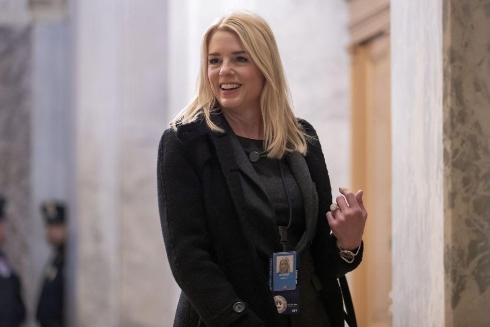 Trump escolhe Pam Bondi para procuradora-geral após retirada de Gaetz