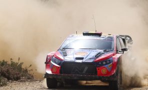 Problema mecânico atrasa Thierry Neuville na luta pelo título de ralis