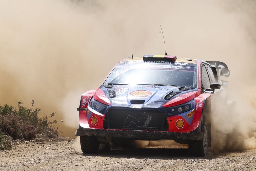 Problema mecânico atrasa Thierry Neuville na luta pelo título de ralis