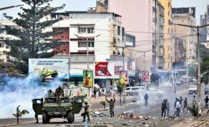 Polícia dispersa manifestantes em Maputo com gás lacrimogéneo