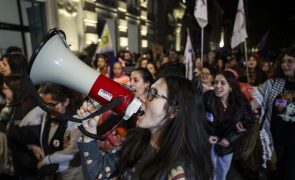 Centenas exigiram na rua fim da violência de género