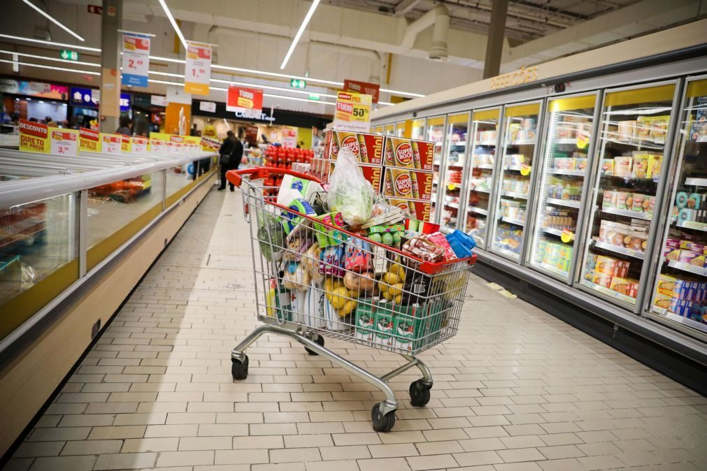 AD muda sentido de voto e faz aprovar IVA reduzido na comida para bebés