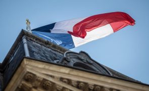 Juros da dívida de França superam por instantes os da Grécia