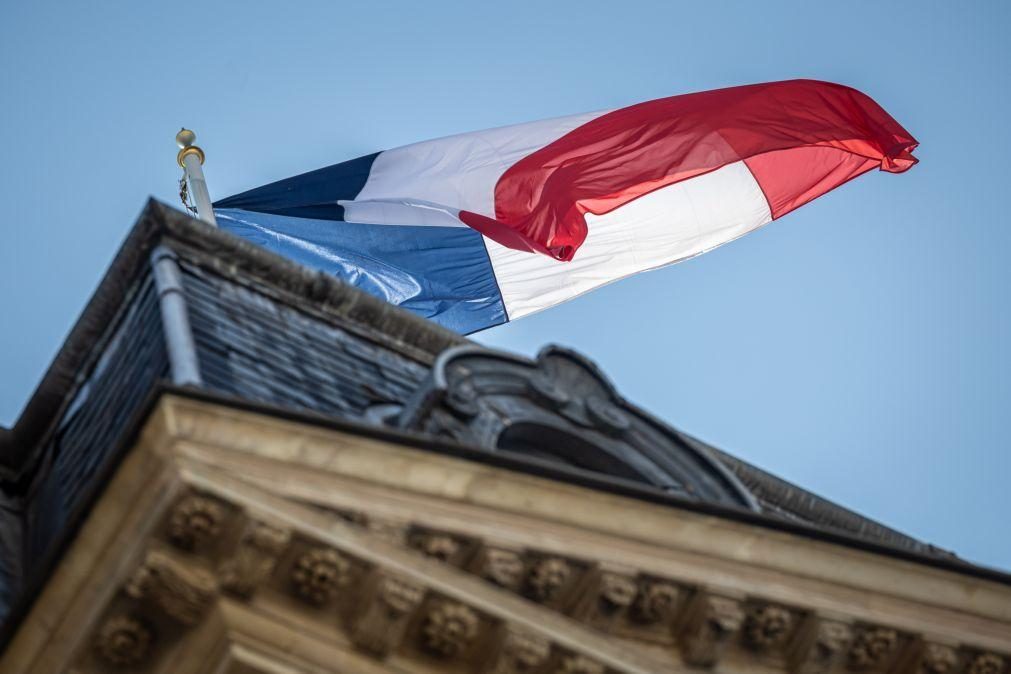 Juros da dívida de França superam por instantes os da Grécia