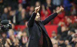 Ruud van Nistelrooy vai treinar o Leicester