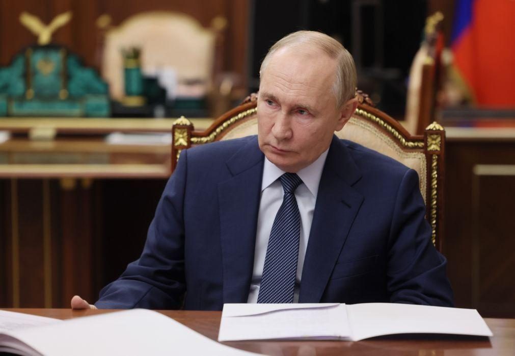 Putin promulga orçamento que aumenta 24,4% gastos em defesa em 2025