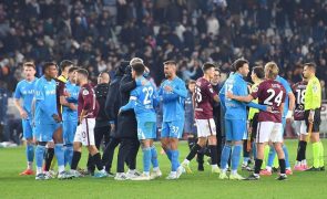 Nápoles vence Torino e mantém-se firme na liderança da Liga italiana