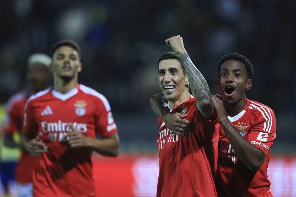 Benfica vence na visita a Arouca e aproxima-se do líder Sporting