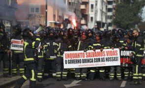 Centenas de bombeiros protestam em Lisboa contra 