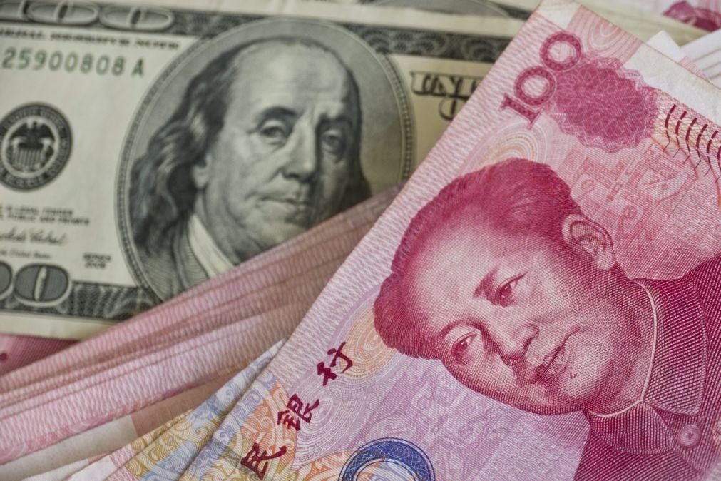 Moeda chinesa atinge valor mais baixo dos últimos meses face ao dólar