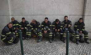 Bombeiros profissionais pedem ao Governo que retome negociações