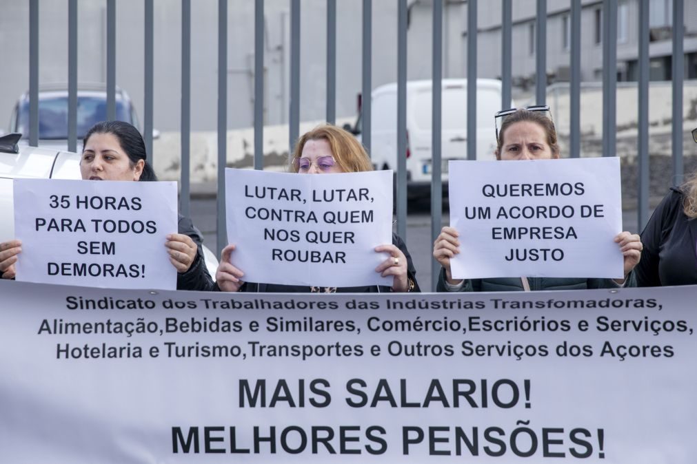 Trabalhadoras de conserveira de Rabo de Peixe pedem melhores condições salariais