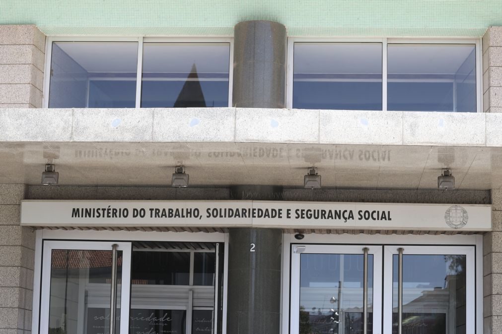 Segurança Social antecipa pensões e subsídio de Natal para sexta-feira