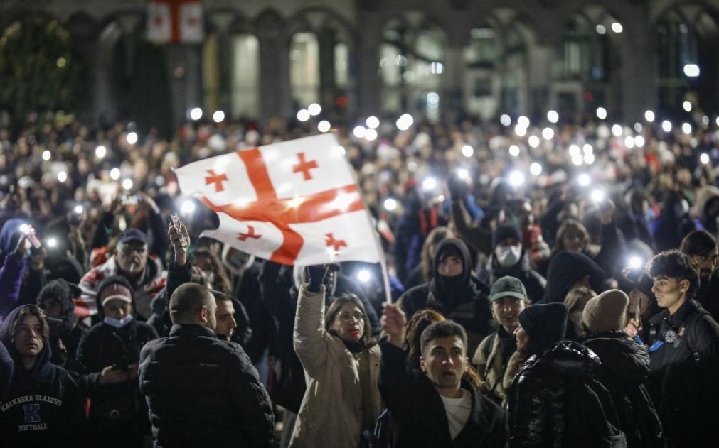 Geórgia: Prosseguem protestos pró-UE marcados por detenções e 150 polícias feridos