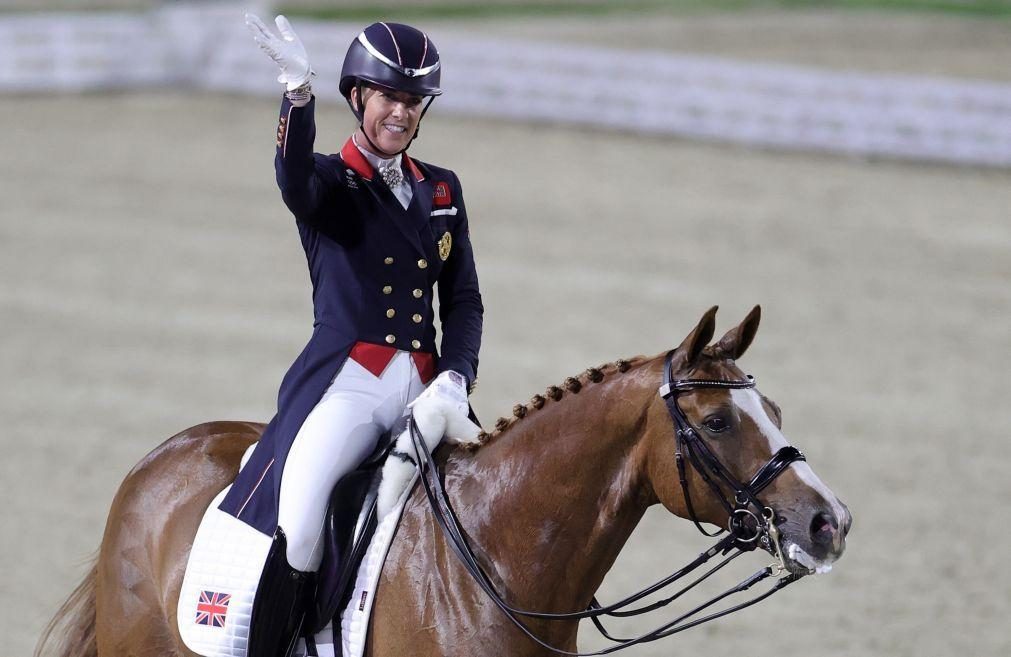 Medalhada com ouro olimpico Charlotte Dujardin suspensa por chicotear cavalo