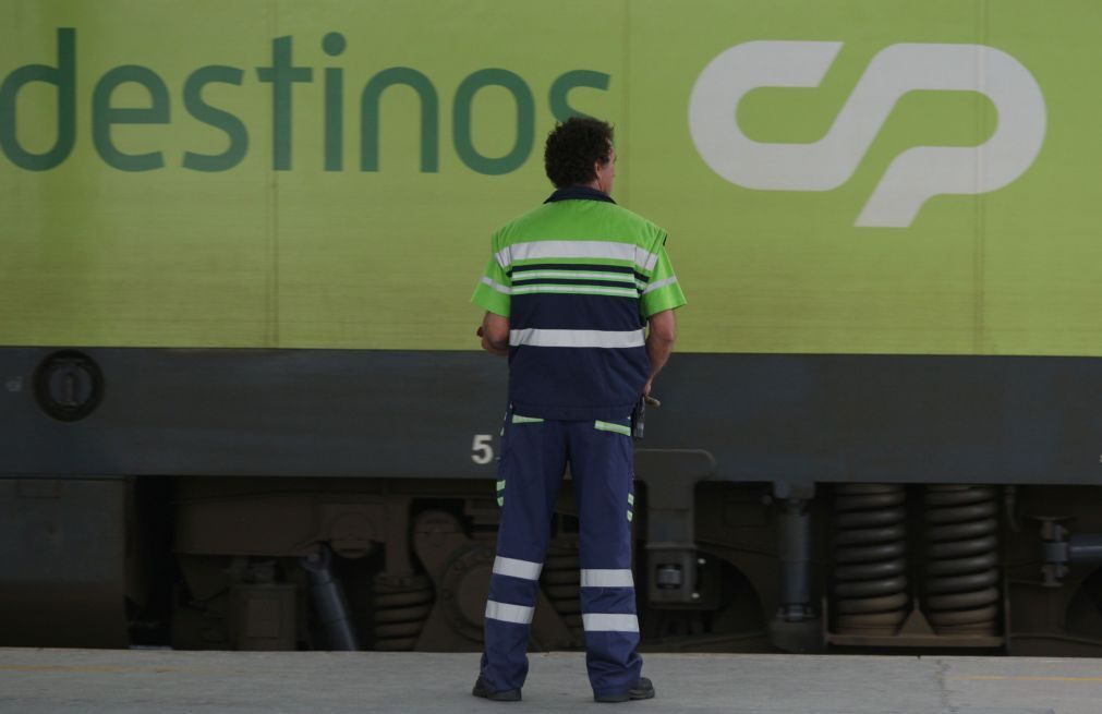 Greve de maquinistas levou à supressão de 91 comboios na CP até às 12:00