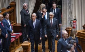 Aguiar-Branco propõe busto de Mário Soares na Sala do Senado do parlamento