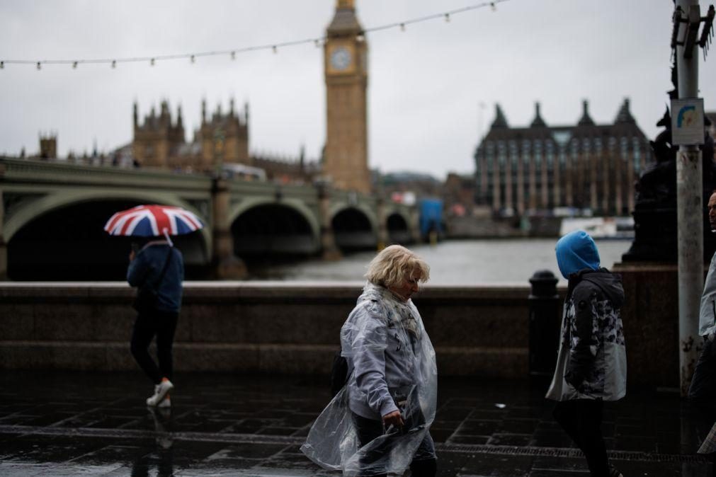 Autoridades britânicas emitem alerta vermelho com aproximação da tempestade Darragh