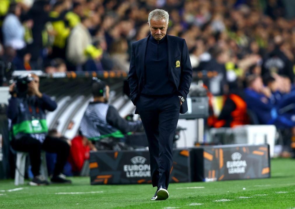 Besiktas bate Fenerbahçe, de José Mourinho, no dérbi de Istambul