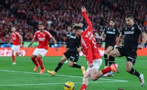 Benfica provisoriamente no segundo lugar ao bater Vitória de Guimarães