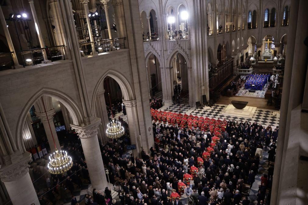 Papa pede entrada gratuita para os visitantes da reaberta catedral de Notre-Dame