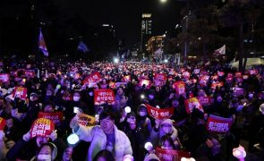 Presidente sul-coreano sobrevive a destituição, mas protestos não vão sair das ruas