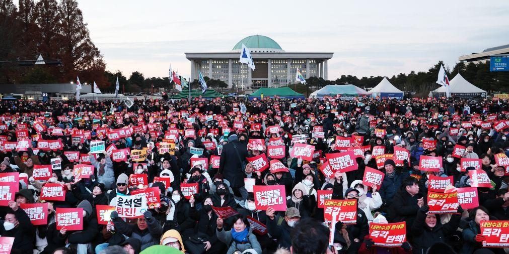 Órgão anticorrupção quer proibir Presidente de sair da Coreia do Sul