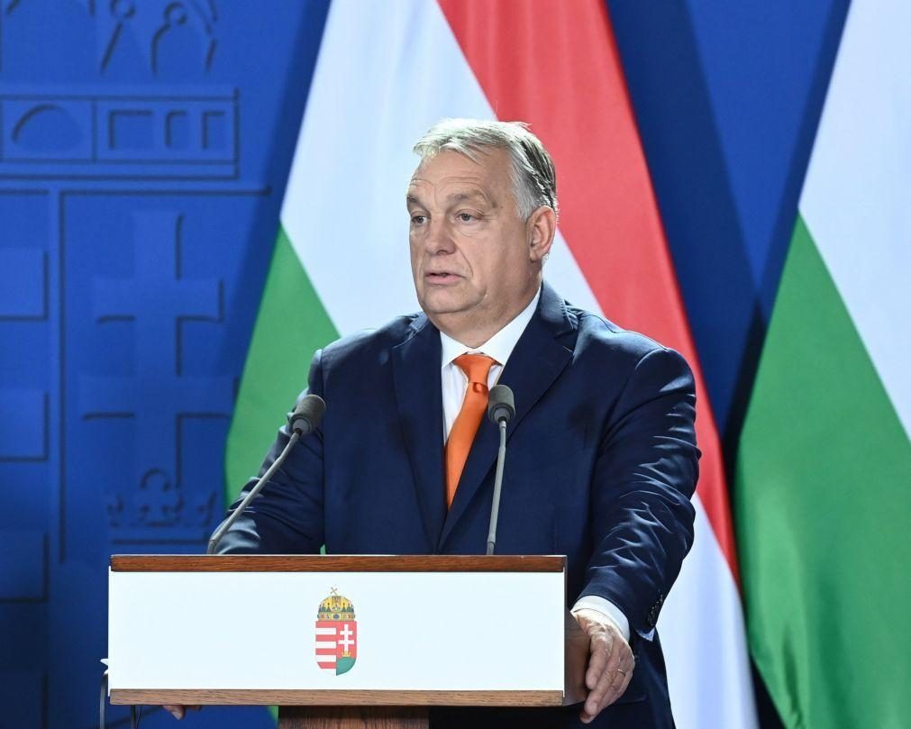 Orbán diz que Zelensky recusou cessar-fogo natalício, mas Kiev nega