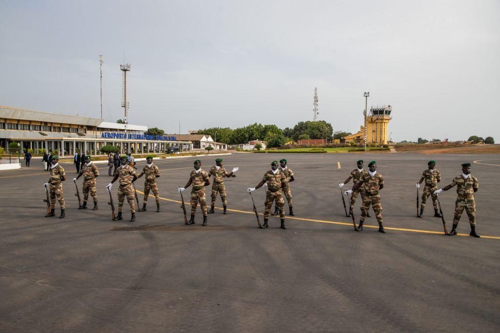 Dois militares guineenses morrem num acidente com granada durante treinos