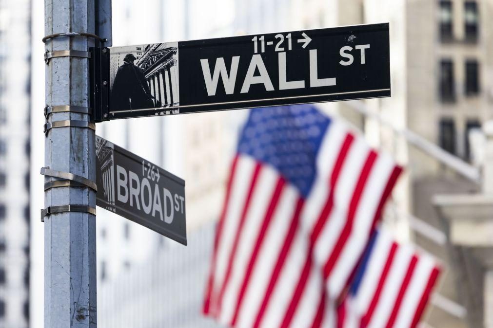 Wall Street sobe e tenta recuperar de perdas recentes